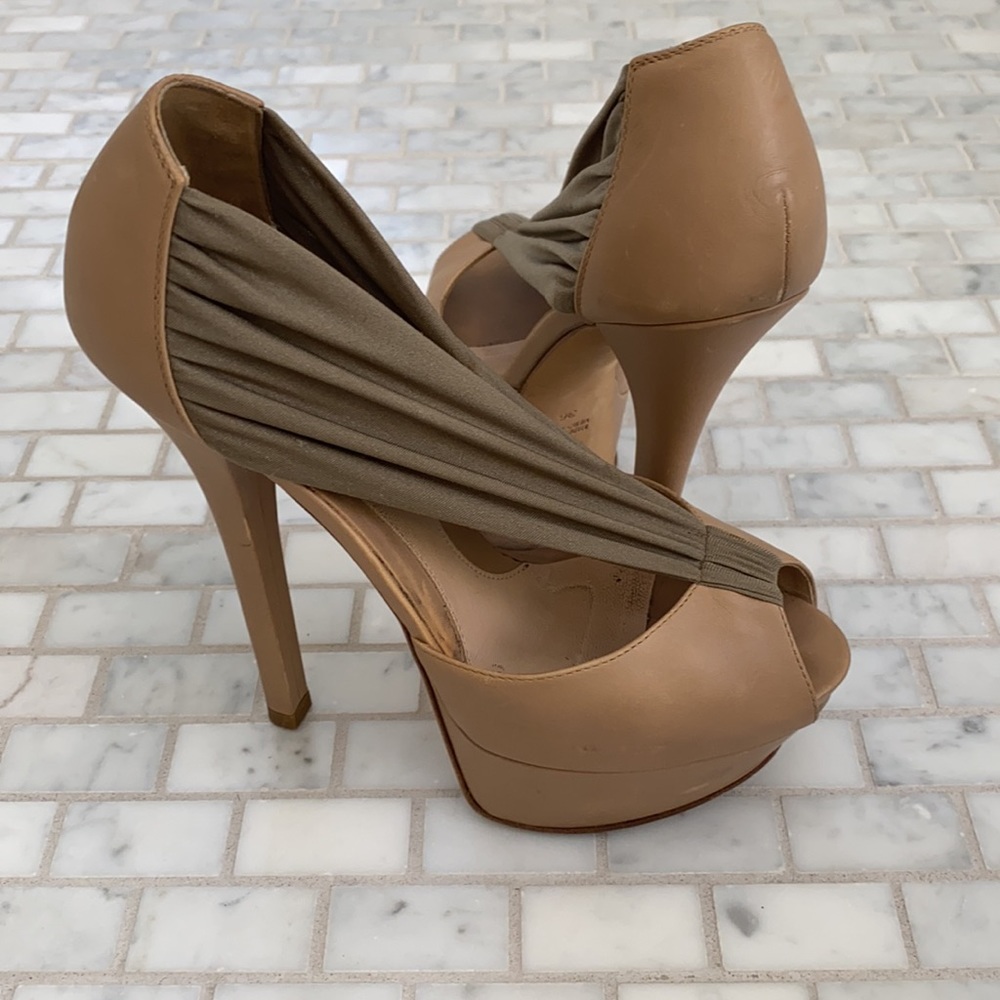 Fendi platform pumps leather in excellent condition